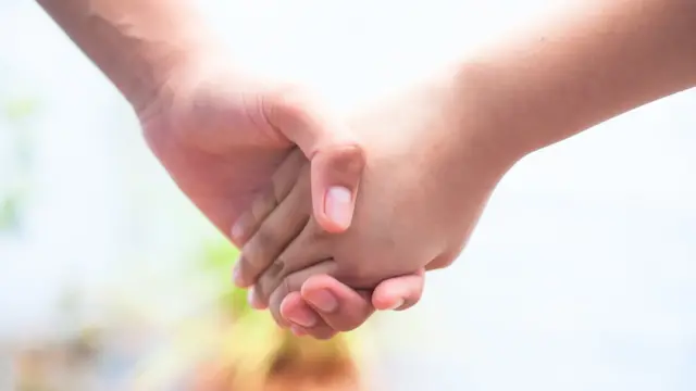 நம் பயம் மற்றும் கோபத்தின் சுமையை நம் குழந்தையின் மீது சுமத்தக்கூடாது. அவர்கள் ஏற்கனவே நிறைய பிரச்னைகளை எதிர்கொள்கிறார்கள்.