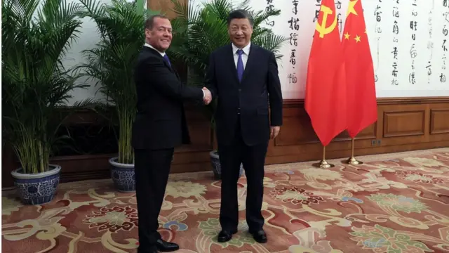 Медведєв і Сі