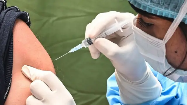 கொரோனா தடுப்பூசி