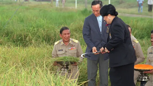 พระบาทสมเด็จพระปรมินทรมหาภูมิพลอดุลยเดช และ สมเด็จพระนางเจ้าฯ พระบรมราชินีนาถ ในพระบาทสมเด็จพระปรมินทรมหาภูมิพลอดุลยเดช