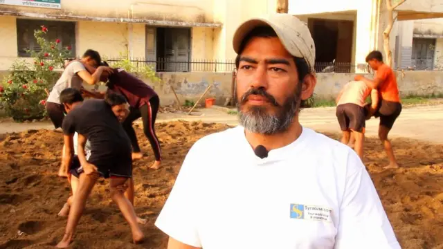 ਰਜਨੀ ਅਤੇ ਅੰਜਲੀ ਦੇ ਕੋਚ ਖੁਸ਼ਵਿੰਦਰ ਸਿੰਘ ਇਸ ਗੱਲ ਨੂੰ ਮੰਨਦੇ ਹਨ ਕਿ ਇਹ ਦੋਵੇਂ ਕੁੜੀਆਂ ਅੰਤਰਰਾਸ਼ਟਰੀ ਪੱਧਰ ਤੱਕ ਖੇਡਣ ਦੇ ਸਮਰੱਥ ਹਨ