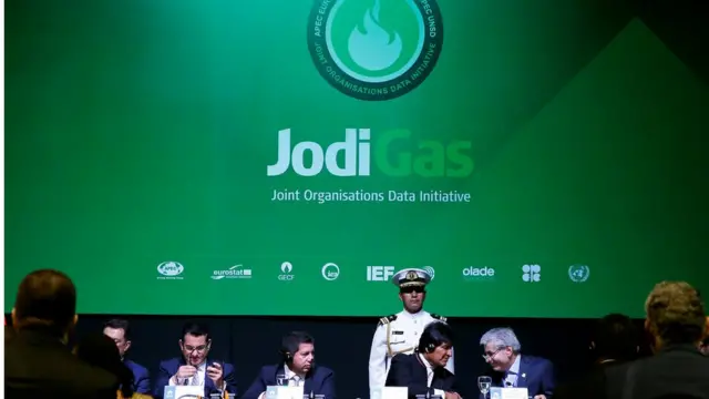 Evo Morales y otros asistentes a la reunión de Santa Cruz.