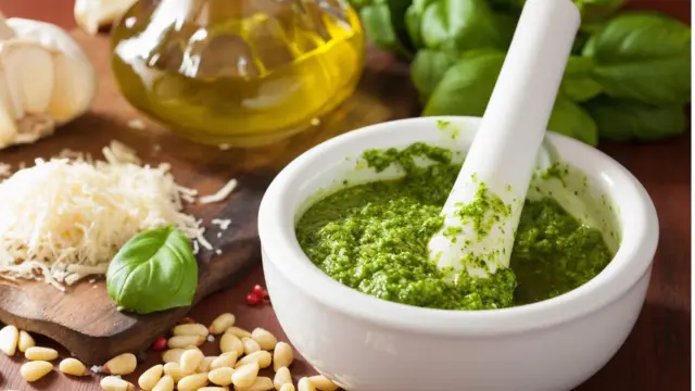 Ступка с песто