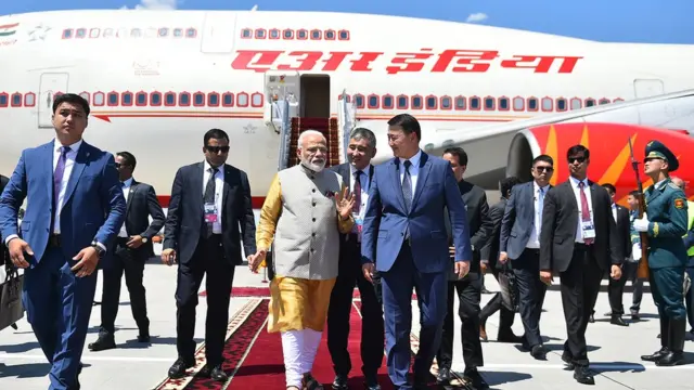 ШКУ жыйынына катышуу үчүн Индиянын премьер-министри Нарендра Моди дагы Бишкекке учуп келди