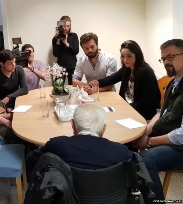 कुटुंबीयांसोबत डेव्हिड गुडऑल