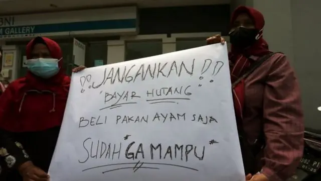 Bagi sebagian warga, pinjaman sangat penting untuk produktivitas usaha, akan tetapi tak sedikit yang meminjam untuk konsumsi.