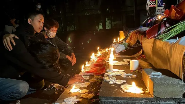 Doa untuk sanak saudara dan rekan yang meninggal dalam tragedi di Stadion Kanjuruhan, Malang.