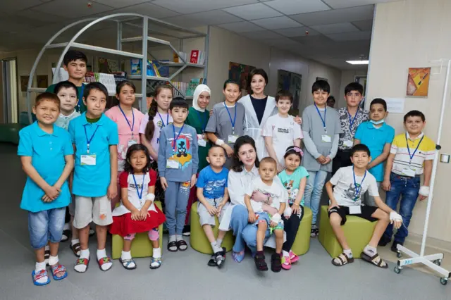 "Меҳрли мактаб" ўқувчилари билан бирга