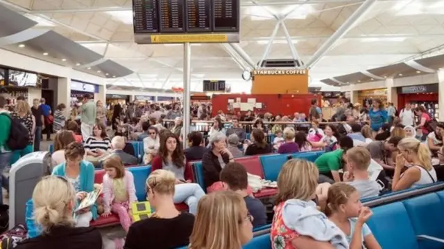 أحيانا يتم التلاعب بميلنا لتقليد الآخرين لتوجيهنا نحو مسلك معين