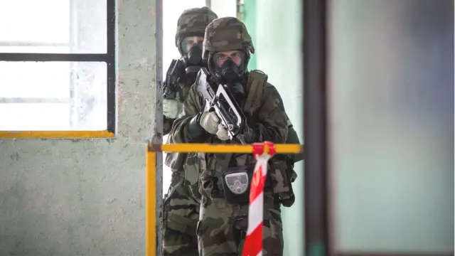 సైనికులు