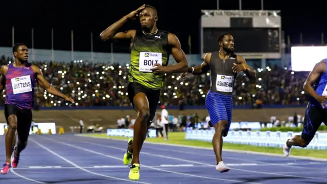 Usain Bolt con otros dos competidores