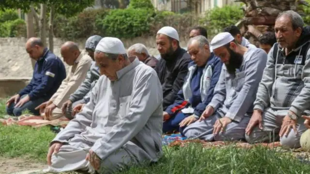 المساجد مغلقة