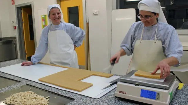 修女製作牛軋糖