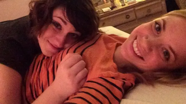 Onlayn striptizchi porno partiyalar