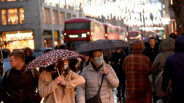 Ноябрь ойида илк бор Жанубий Африкада аниқланган "Омикрон" бутун дунёга тарқаяпти