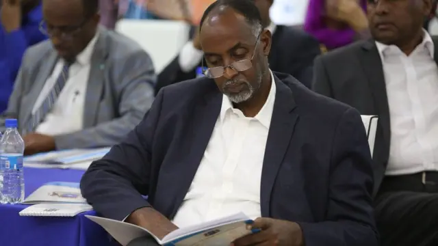 Qof akhrinaya nuqul ka mid ah sharciga