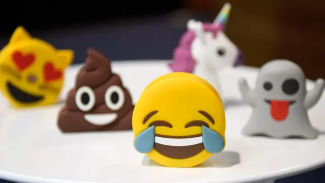 రొమాంటిక్ ఎమోజీలు, పూ ఎమోజీలు, ప్రేమ ఎమోజీలు