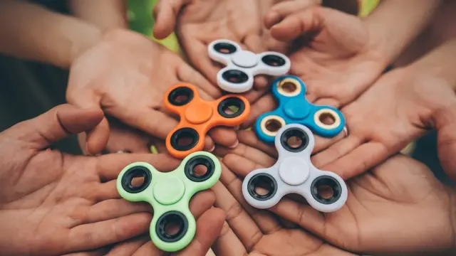 ফিজেট-স্পিনার কিভাবে এতোটা জনপ্রিয়তা পেলো তা নিয়ে অনেকেই বিস্ময় প্রকাশ করেন।