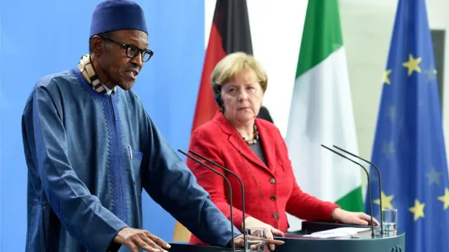 Wuxuu ka barbar hadlayay haweeneyda malaha ugu awooda abdan dunida hogaamiyaha Jarmalka Angela Markel. Way jaleecday markii uu hadalkaasi ku dhawaaqayay.