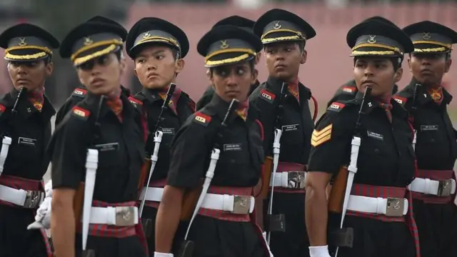 మహిళలు, సైన్యం