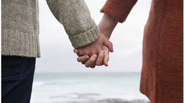 આઠ વર્ષ પહેલાં સૌરાષ્ટ્રના શાકભાજીની લારી ચલાવતા એક યુવક અને માસ્ટર ડિગ્રીધારક એક યુવતીની આંખ મળી અને પ્રેમ થઈ ગયો હતો પણ યુવતીએ એક વર્ષ સુધી પ્રેમનો પ્રસ્તાવ સ્વીકાર્યો ન હતો