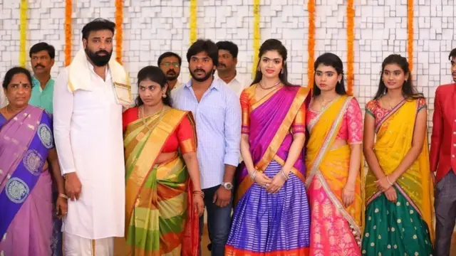 கர்நாடகா பா.ஜ.க அமைச்சர்: 1 லட்சம் பத்திரிகைகள், 40 ஏக்கர் திடல், 500 கோடி செலவு - 'ஒஹோ' திருமணம்