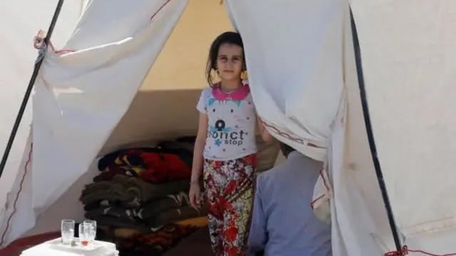 உறையவைக்கும் குளிர் நிலவுவதாக கூறுகிறார்கள் தற்காலிக கூடாரங்களில் வசிக்கும் இரான் மக்கள்