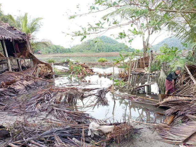 မုန်တိုင်းတိုက်ခတ်ပြီးနောက် မြောက်ဦးမြို့မြင်ကွင်း 