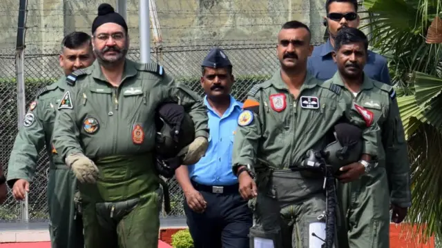 बी एस धनोआ आणि अभिनंदन