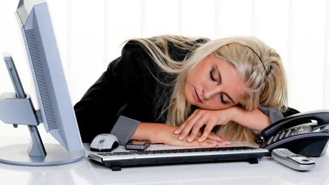 Втомлена жінка