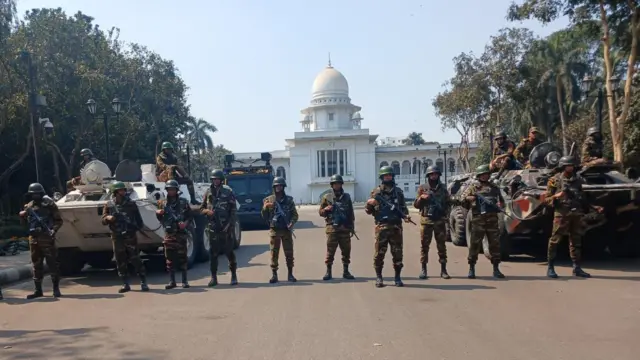 শনিবার সুপ্রিম কোর্ট ঘিরে কড়া নিরাপত্তা ব্যবস্থা নেয়া হয়