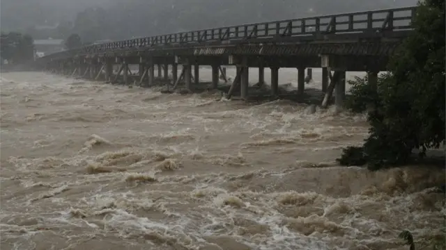 जापान, भूस्खलन और बाढ़