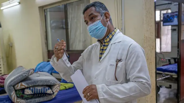 قاسم ورش، كبير الممرضين في مركز إعادة التأهيل الرئيسي في العراق