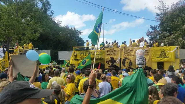 Manifestação antipetistaquero jogar joguinhoPorto Alegre