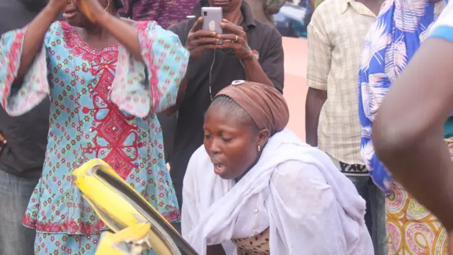 Awọn èèyàn tí ìsẹ̀lẹ̀ náà se ojú wọn