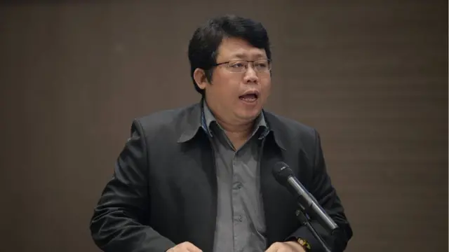 ดร. มานะ ตรีรยาภิวัฒน์ คณบดีคณะนิเทศศาสตร์ มหาวิทยาลัยหอการค้าไทย