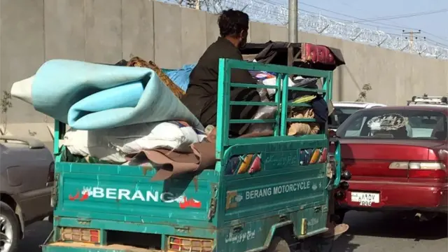 लोगों का पलायन