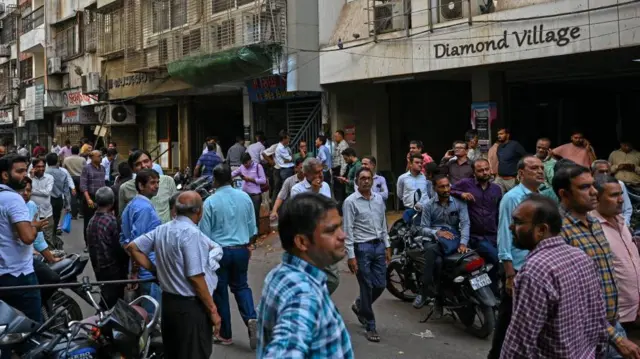 અન્ય રાજ્યોમાંથી સ્થળાંતર કરીને સુરત આવેલા મજૂરો