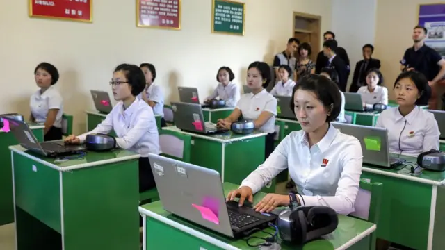 کره شمالی از سال ۲۰۰۰ شبکه‌ای ملی به نام کوانگ‌میونگ (درخشان) ایجاد کرده است