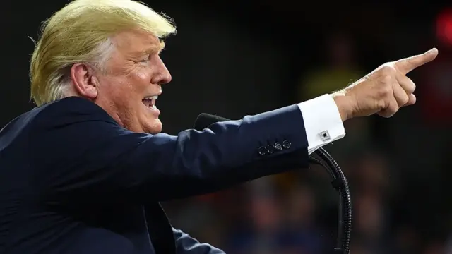 குற்றத்தை ஒப்புக் கொண்ட வழக்கறிஞர்