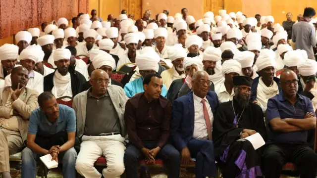 ካህናት ቤተ-ክርስትያን፣ ምሁራት፣ ዓበይቲ ዓዲ፣ ሰብ ሞያ ስነጥበብ፣ ዝተፈላለዩ ክፋላት ማሕበረሰብን፡ ዝኽረ በዓል ማህሌታይ ቅዱስ ያሬድ ኣብ ከተማ ኣክሱም እንተኽብሩ። ኣክሱም 2010 ዓ.ም