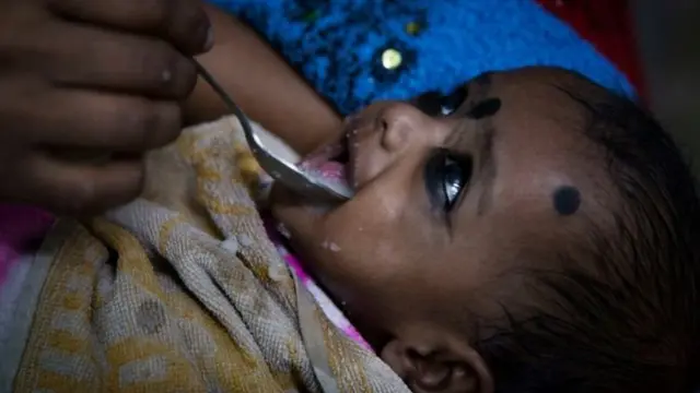 कुपोषण के साथ साथ मोटापे की मार क्यों झेल रहे हैं भारतीय बच्चे?