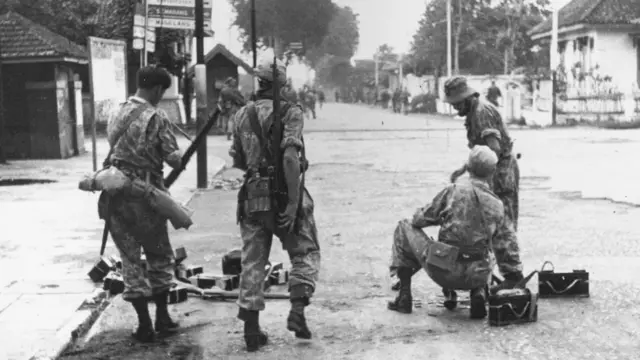 Serdadu Belanda maju ke kota Magelang pada 4 Januari 1949.