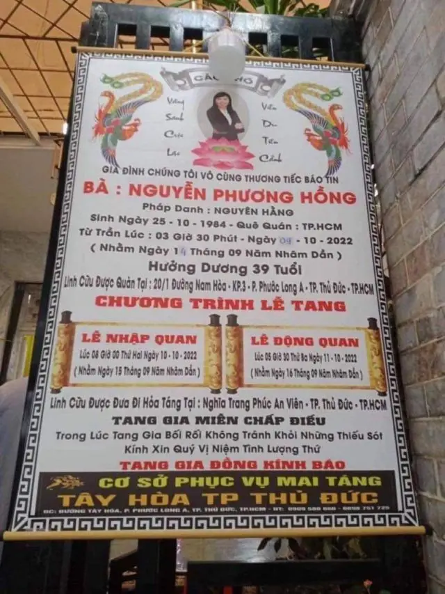 Cáo phó của bà Nguyễn Phương Hồng dường như có dấu vết chỉnh sửa ngày từ trần