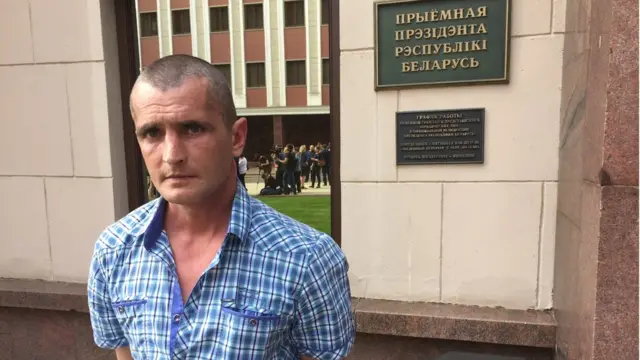 Мужчина у приемной