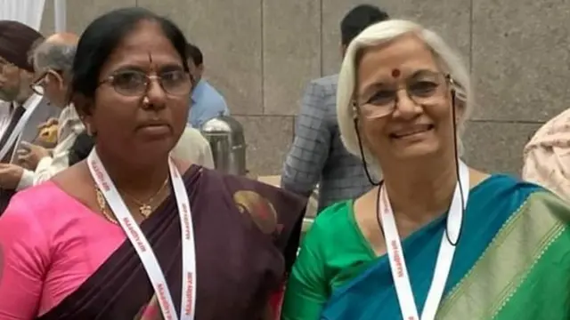 साधना रामचंद्रन (दाएं)