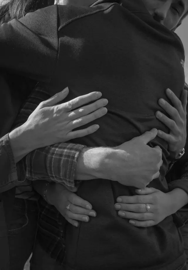 عکاس: سایمون برَی، "سری عکس‌های عزیزان و ازدست‌رفته‌گان"