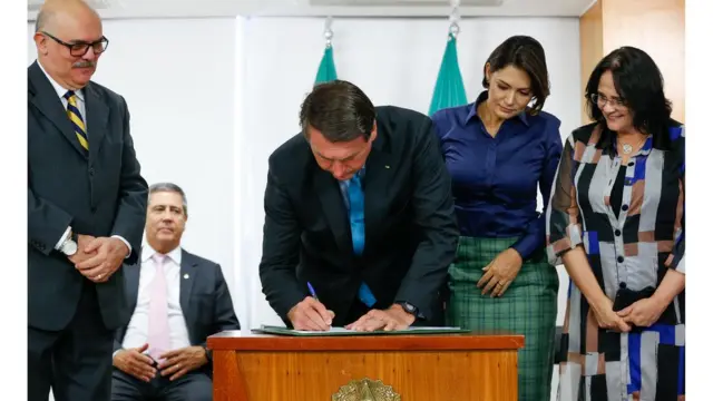 Bolsonaro assinou decreto sobre a Política Nacionalgloboesporte com palmeirasEducação Especial (PNEE), publicadagloboesporte com palmeiras1ºgloboesporte com palmeirasoutubro