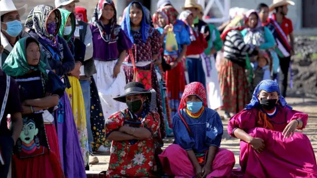 Colas para votar en las elecciones legislativas en Jalisco.