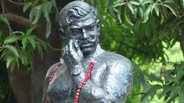 चंद्रशेखर आज़ाद की प्रतिमा